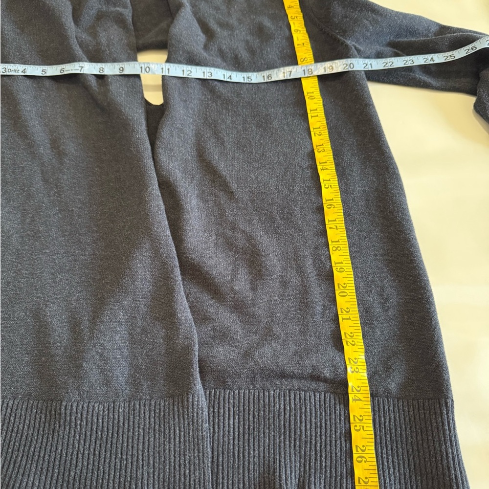 CABI “Victoria” navy blue 100% cotton cardigan sweater in size medium - Picture 10 of 11